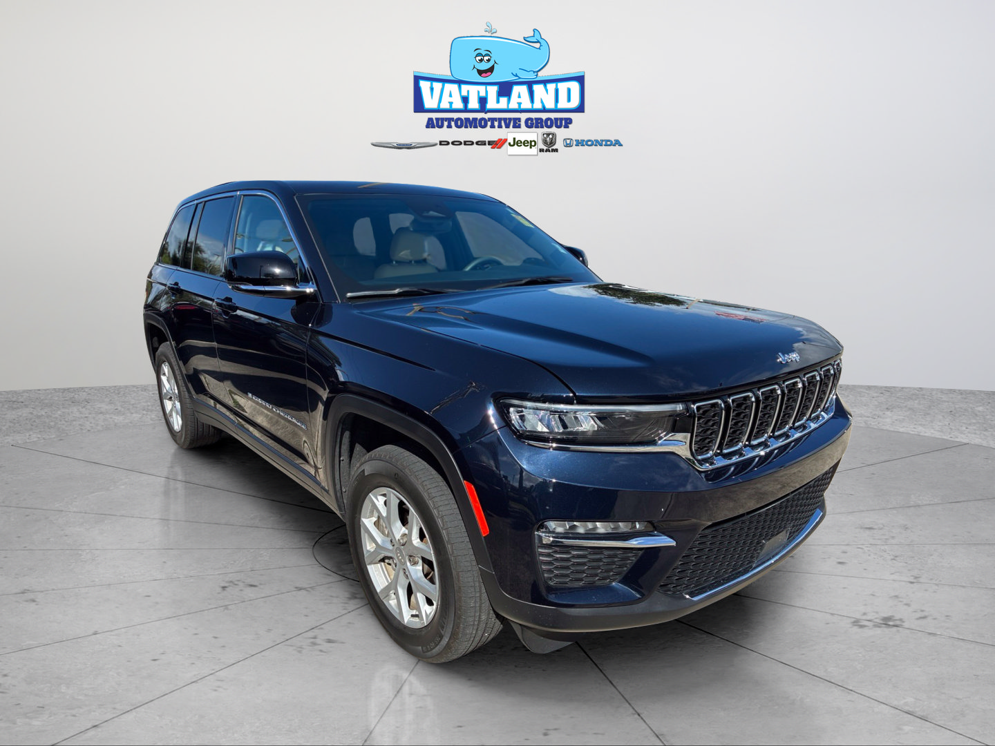 Certified 2023 Jeep Grand Cherokee Limited w/ Trailer Tow Prep Group (B) AWD/4WD image 6