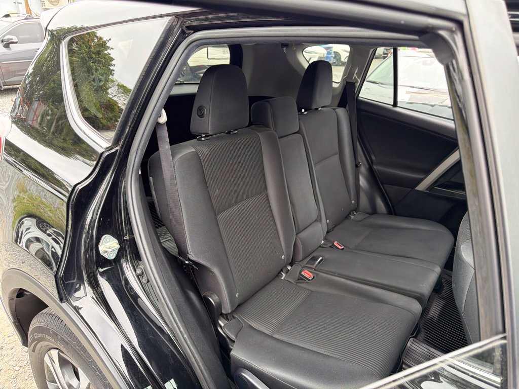 Used 2018 Toyota RAV4 LE w/ All Weather Liner Package AWD/4WD image 18