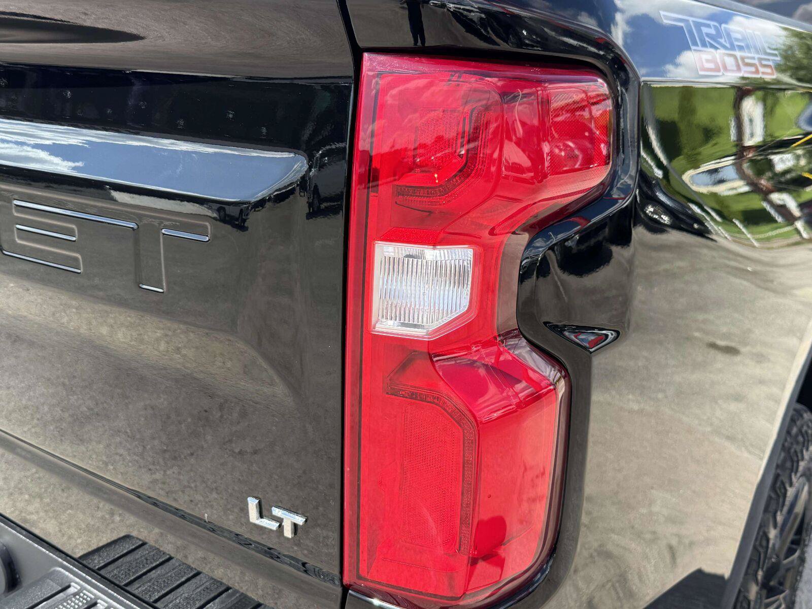 Used 2022 Chevrolet Silverado 1500 LT Trail Boss AWD/4WD image 20