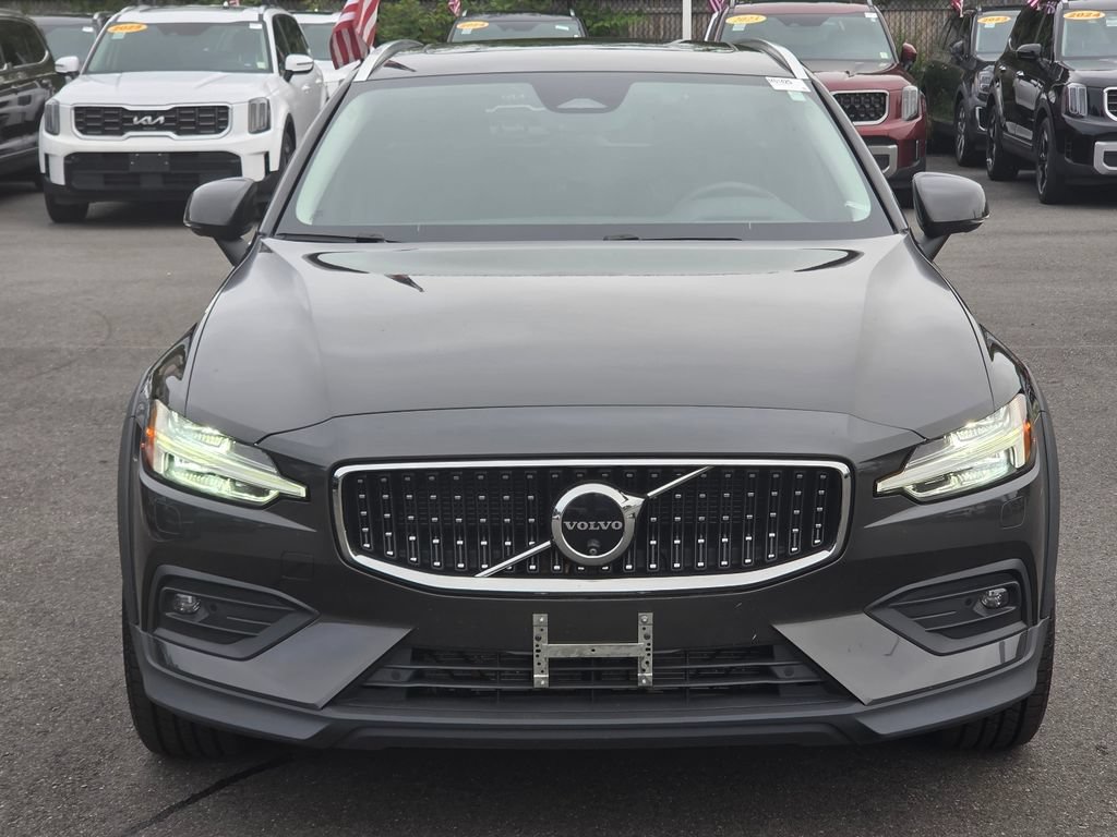 Used 2024 Volvo V60 B5 Cross Country Ultimate AWD/4WD image 2