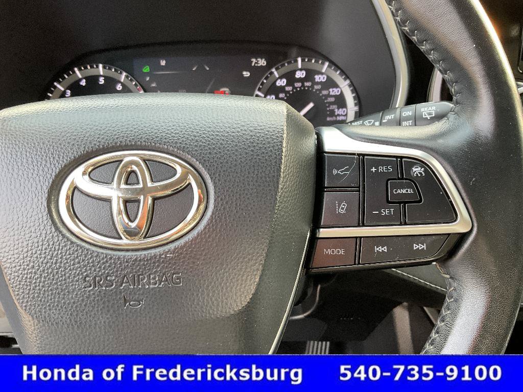 Used 2021 Toyota Highlander XLE AWD/4WD image 29