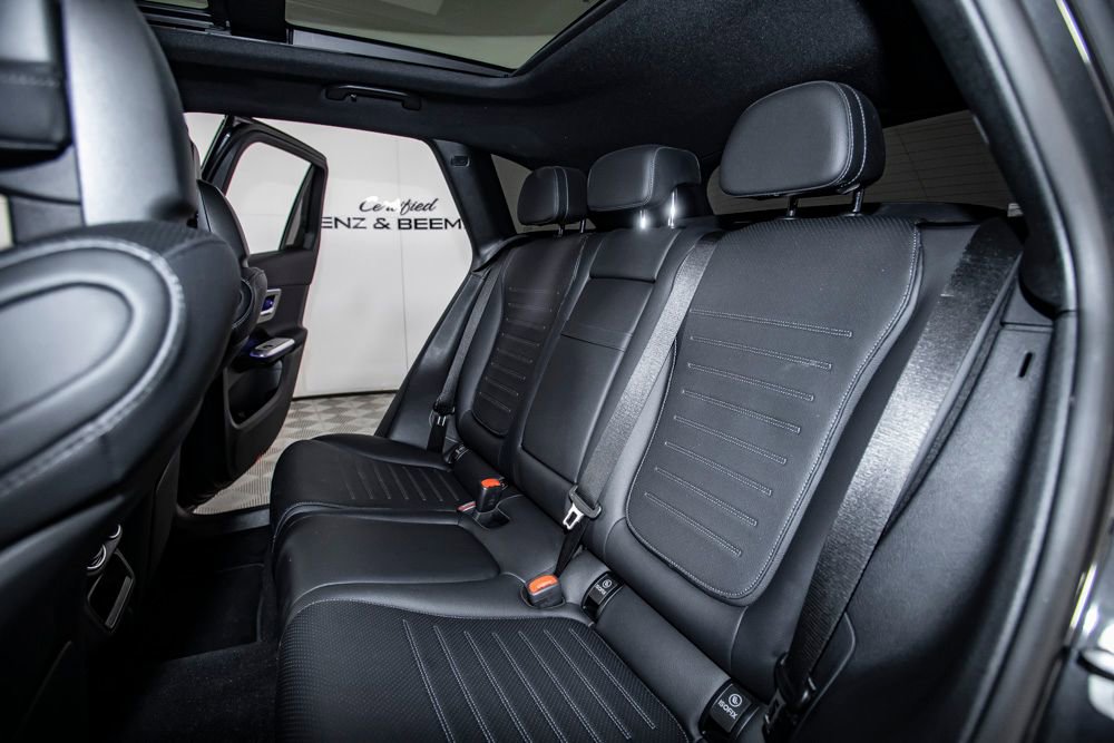 Used 2025 Mercedes-Benz GLC 300 4MATIC w/ AMG Line image 14