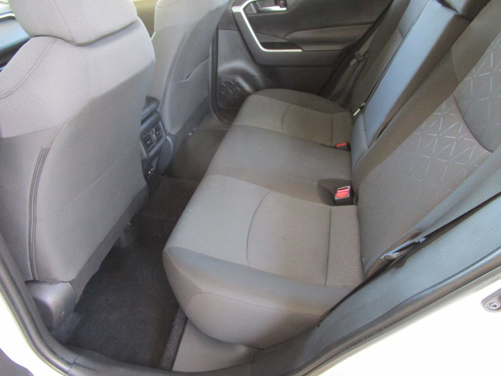 Used 2025 Toyota RAV4 XLE FWD image 20