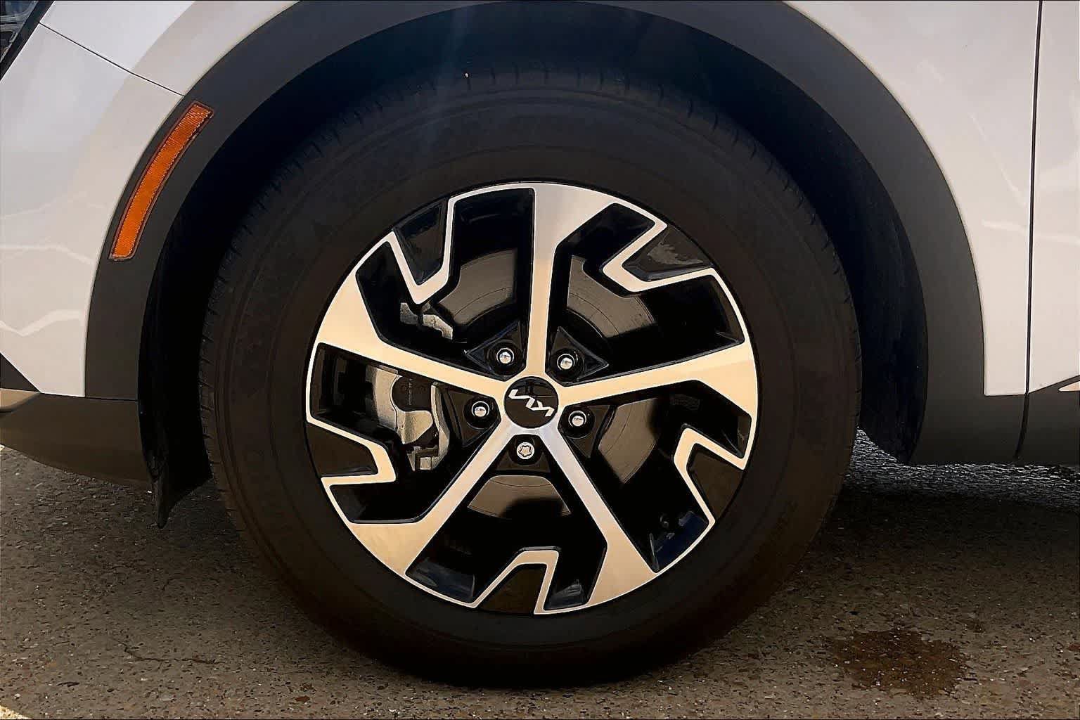 Certified 2024 Kia Sportage EX FWD image 7