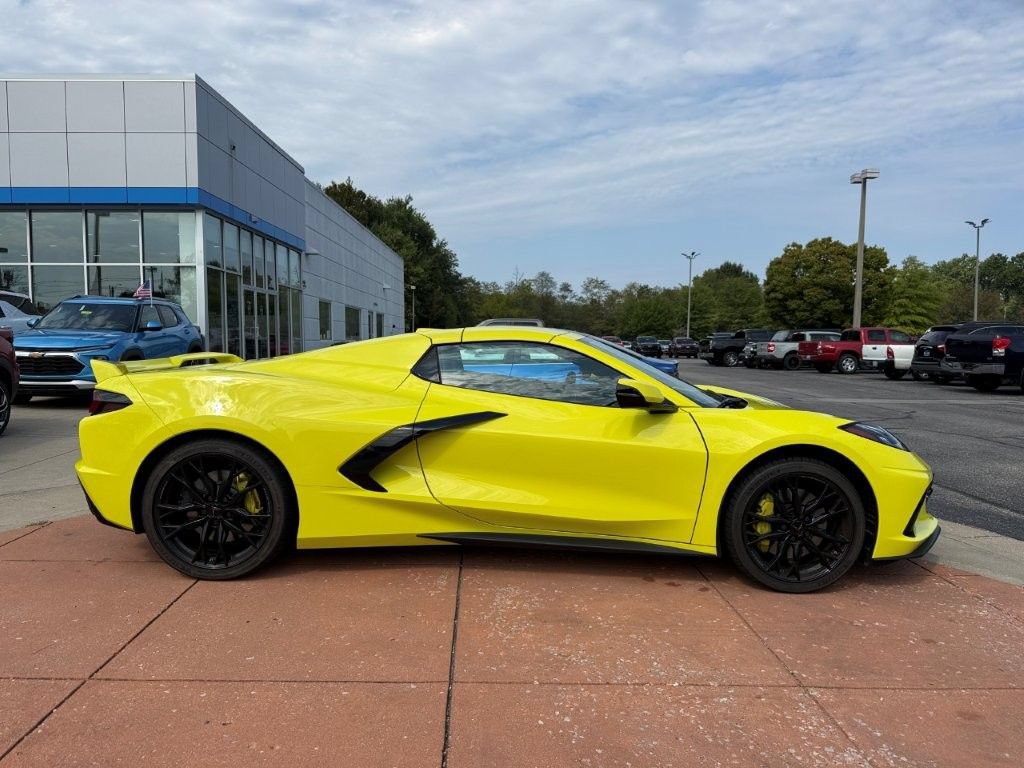 Used 2024 Chevrolet Corvette Stingray Premium Conv w/ Z51 Performance Package RWD image 8