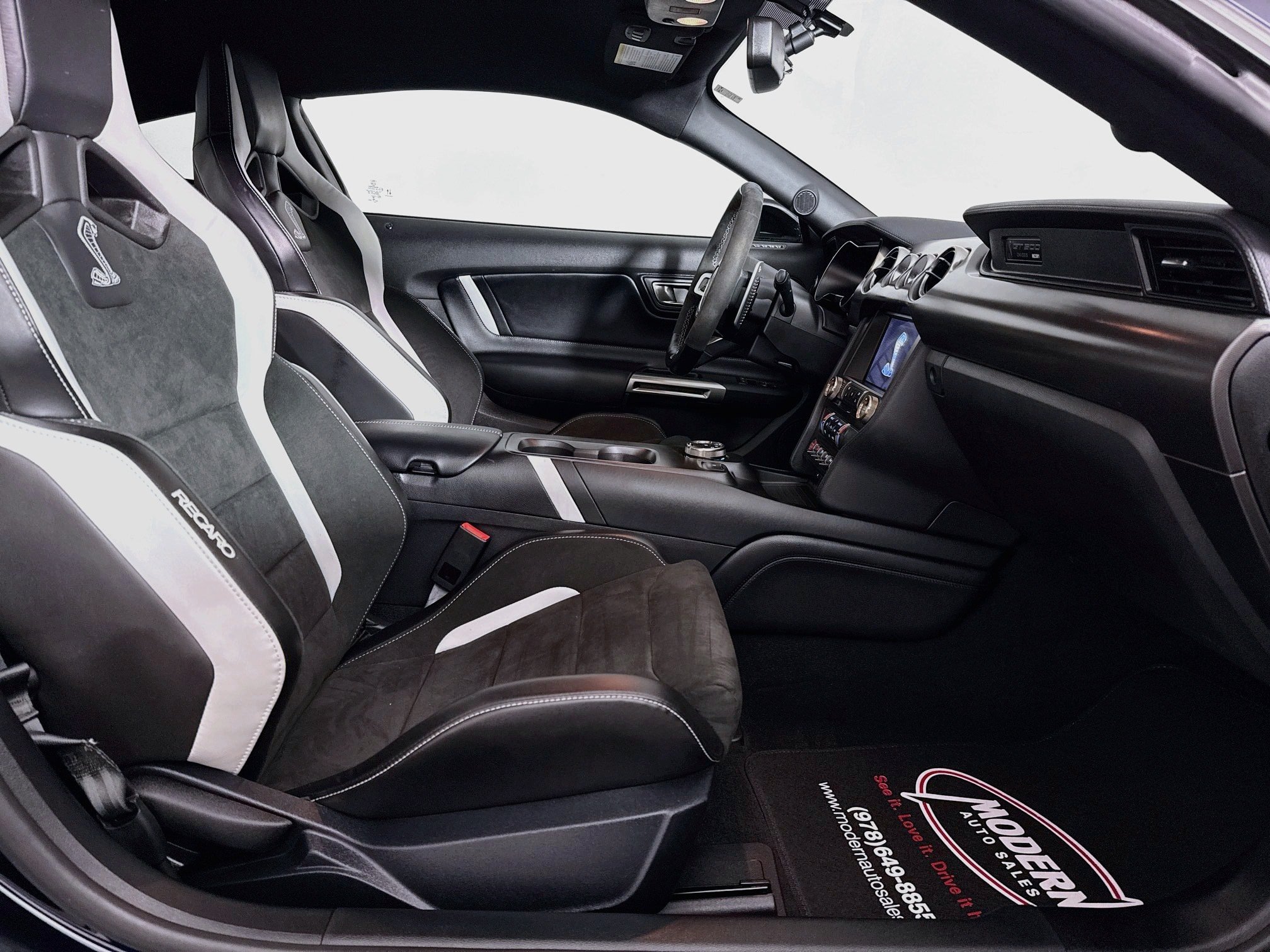 Used 2021 Ford Mustang Shelby GT500 w/ Technology Package RWD image 32