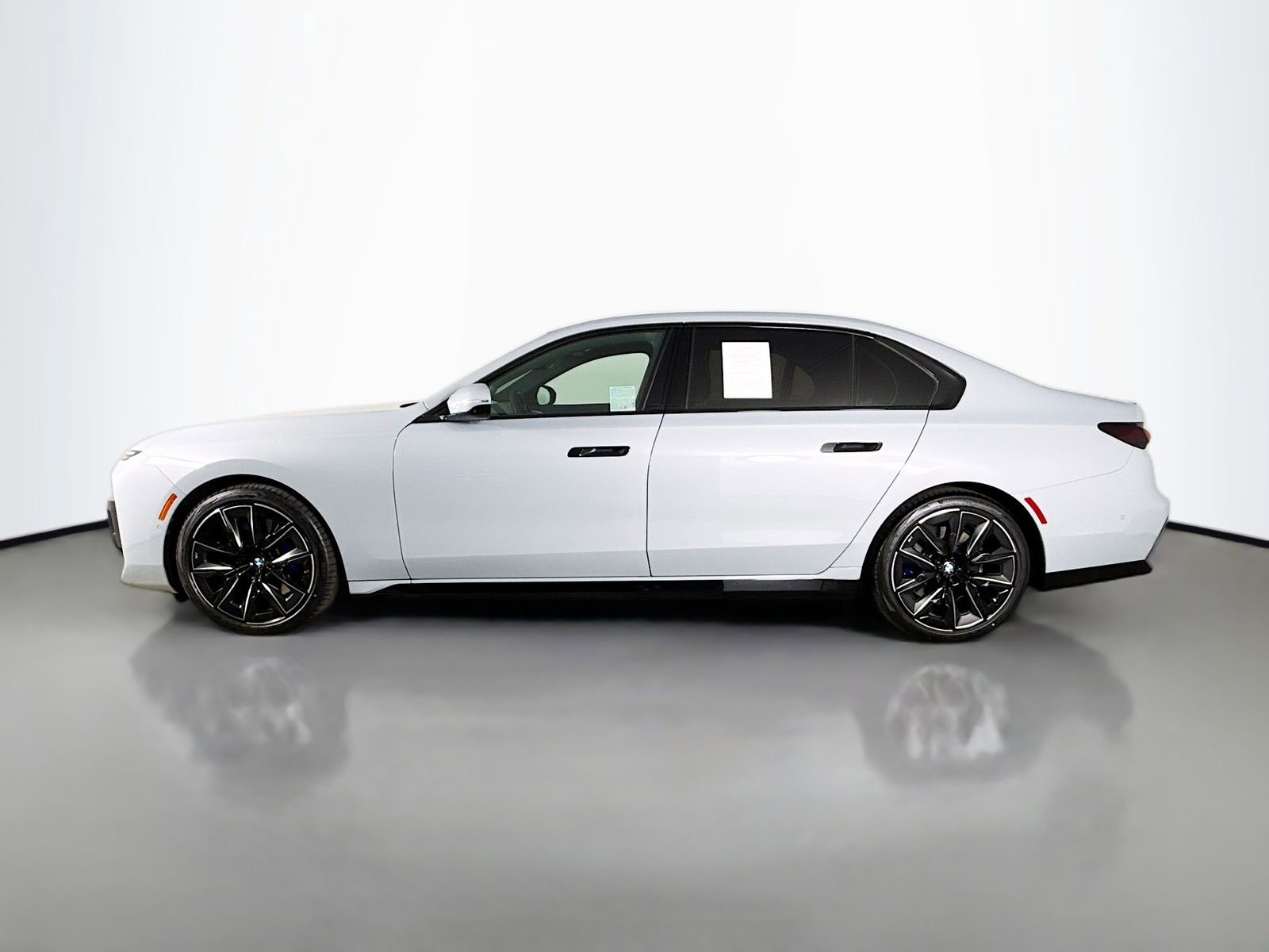 Certified 2025 BMW 740i image 4