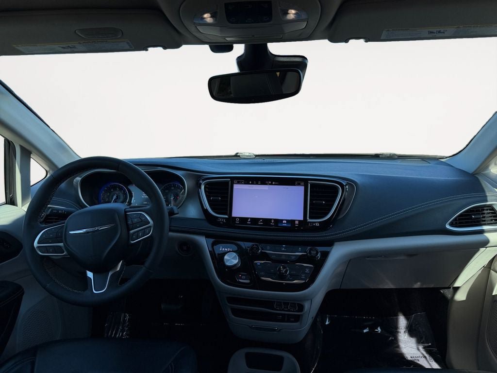 Used 2022 Chrysler Pacifica Touring-L FWD image 11