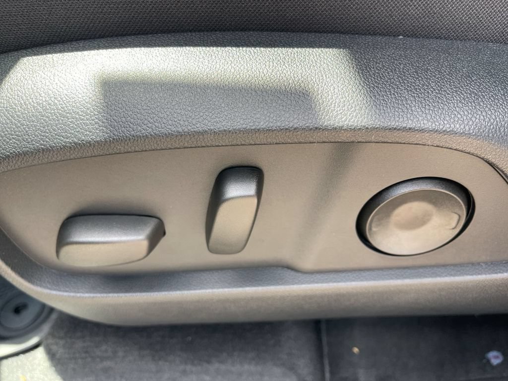 New 2026 Chevrolet Equinox LT w/ Convenience Package II FWD image 12