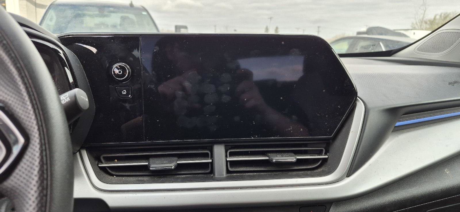 Used 2024 Chevrolet Trax LS w/ LS Convenience Package image 9