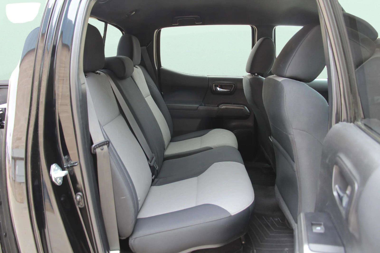 Used 2022 Toyota Tacoma TRD Off-Road image 23