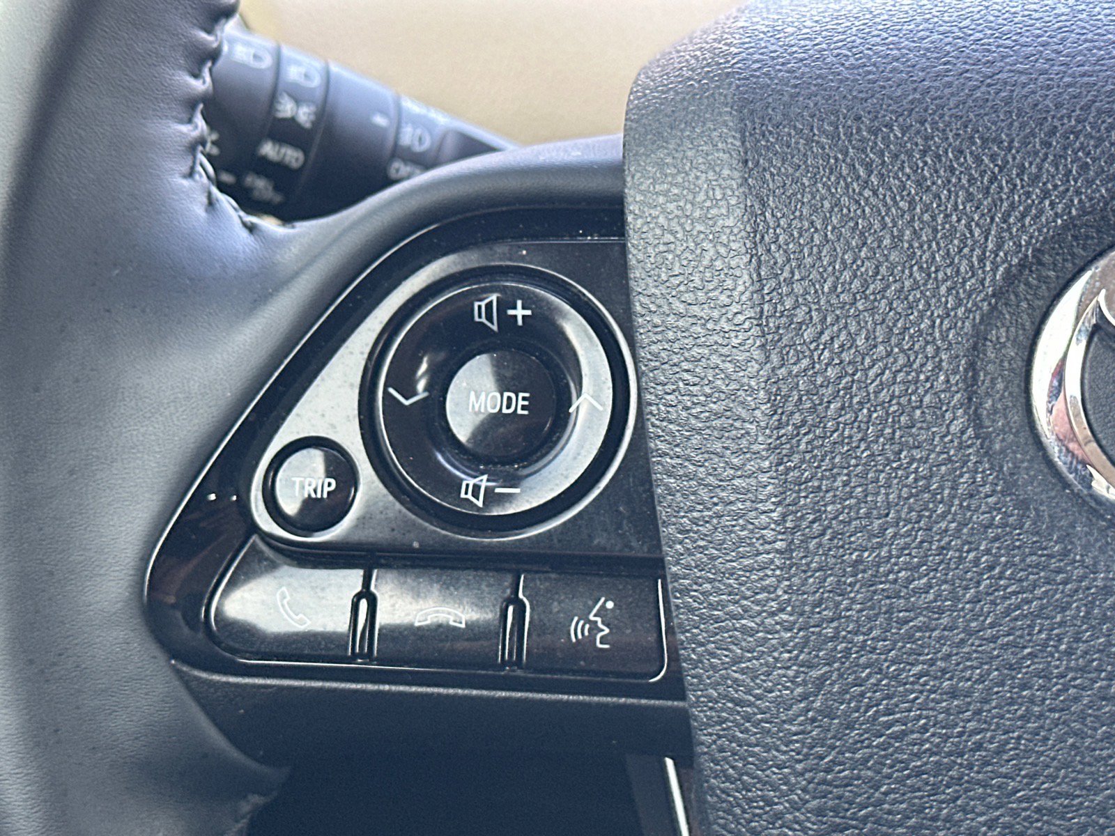 Used 2022 Toyota Prius XLE image 10