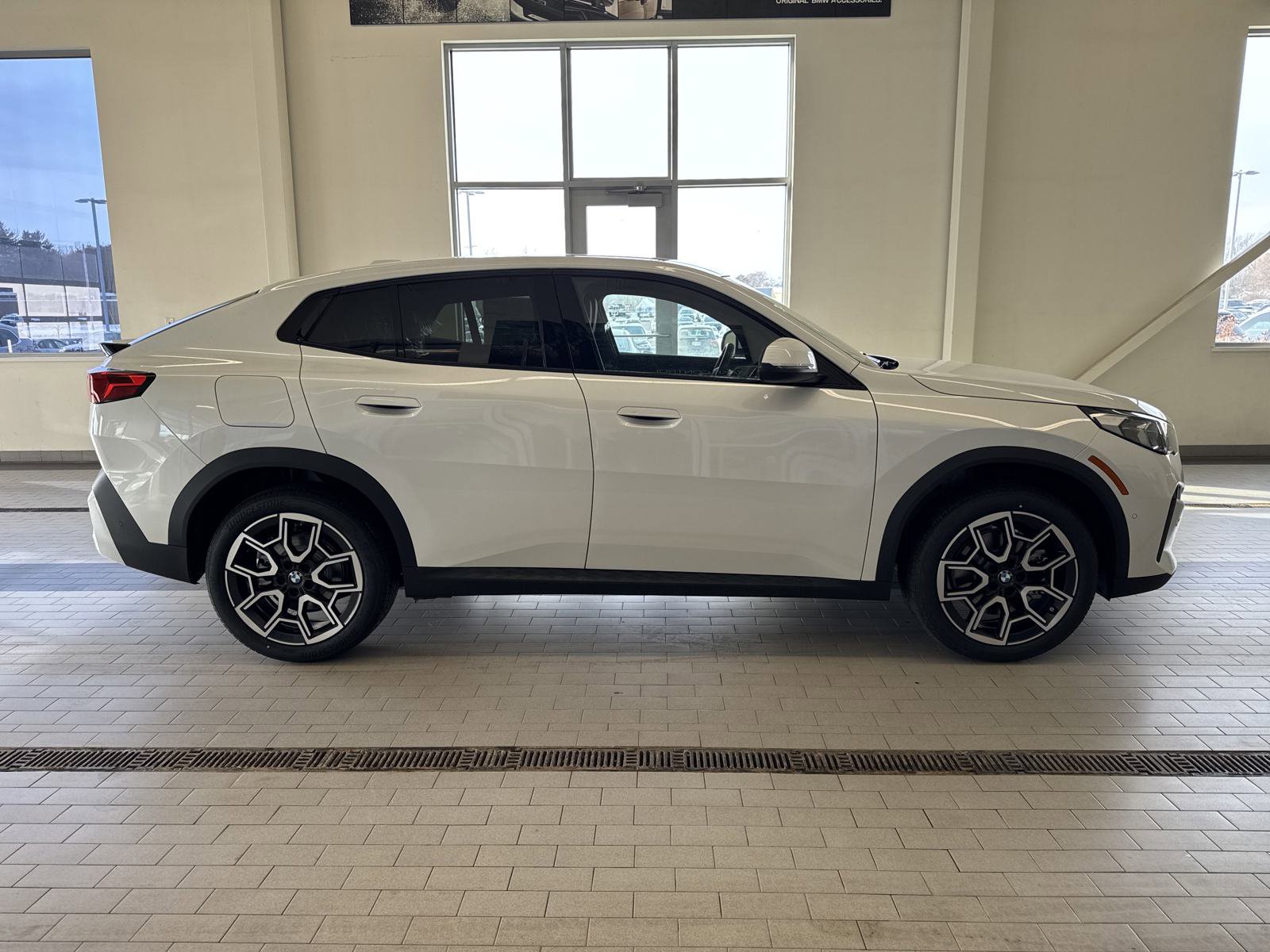 Used 2025 BMW X2 xDrive28i w/ Convenience Package image 4