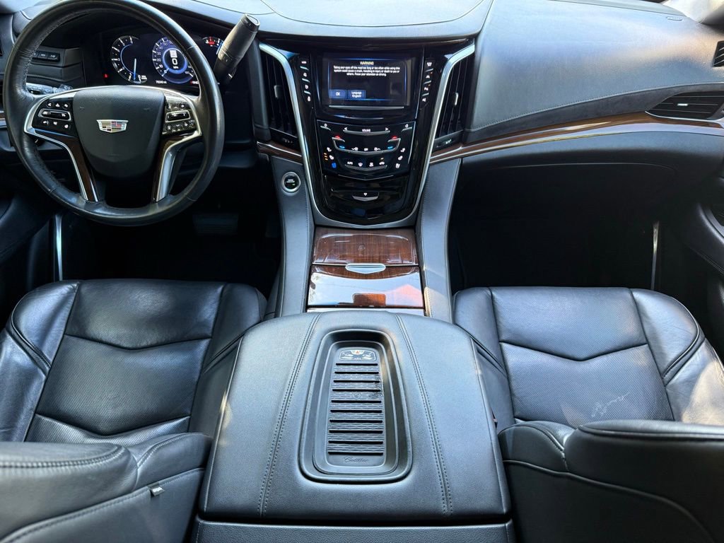 Used 2020 Cadillac Escalade Premium Luxury image 11