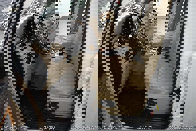 Used 2015 Land Rover LR4 HSE image 14