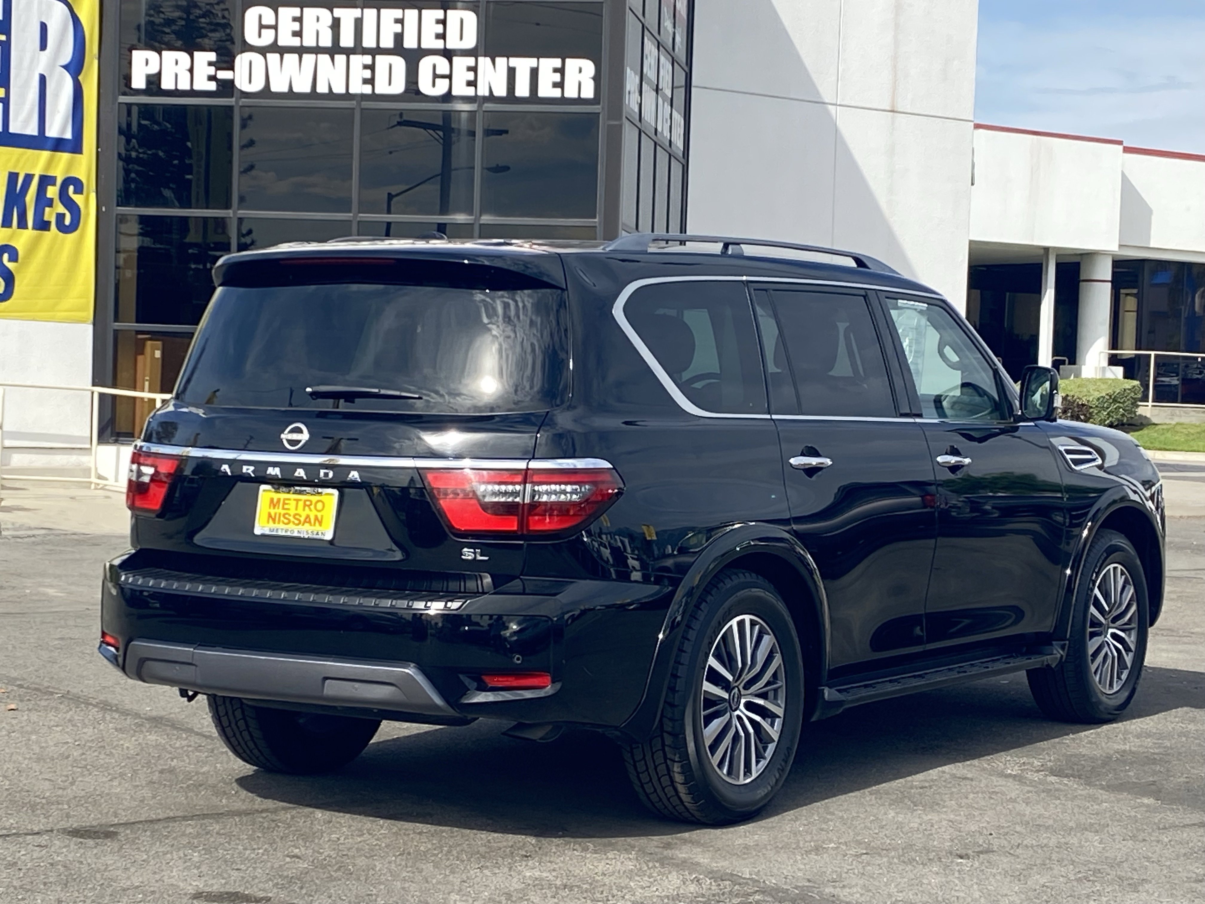 Used 2023 Nissan Armada SL image 3