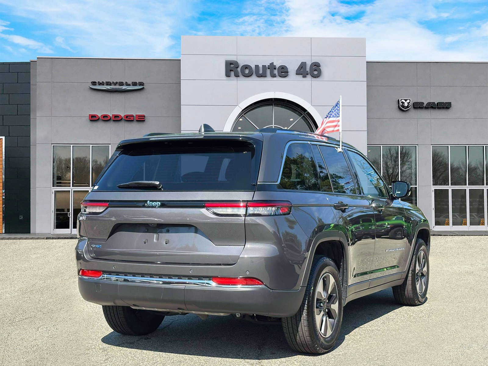 Used 2023 Jeep Grand Cherokee 4WD 4xe image 5