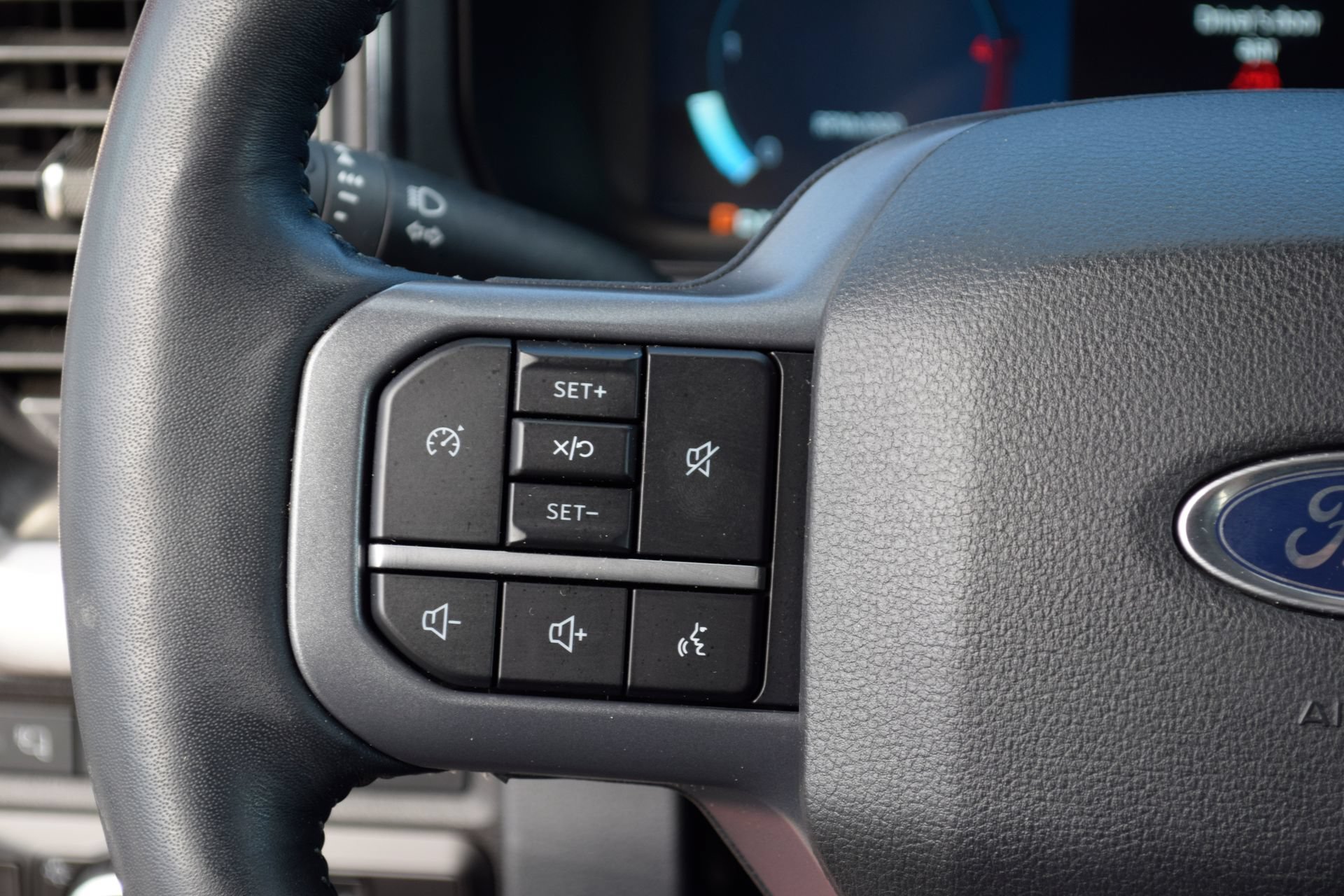 Used 2024 Ford F250 Lariat w/ Black Appearance Package AWD/4WD image 8