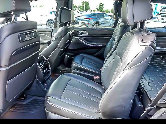 Used 2022 BMW X7 xDrive40i w/ M Sport Package AWD/4WD image 15