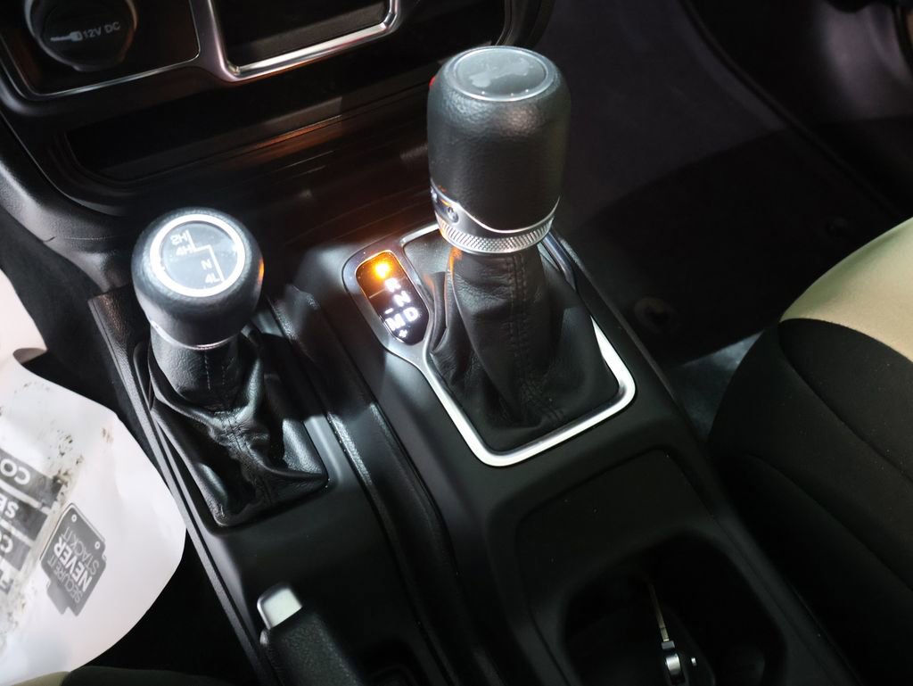 Used 2022 Jeep Wrangler Sport image 27