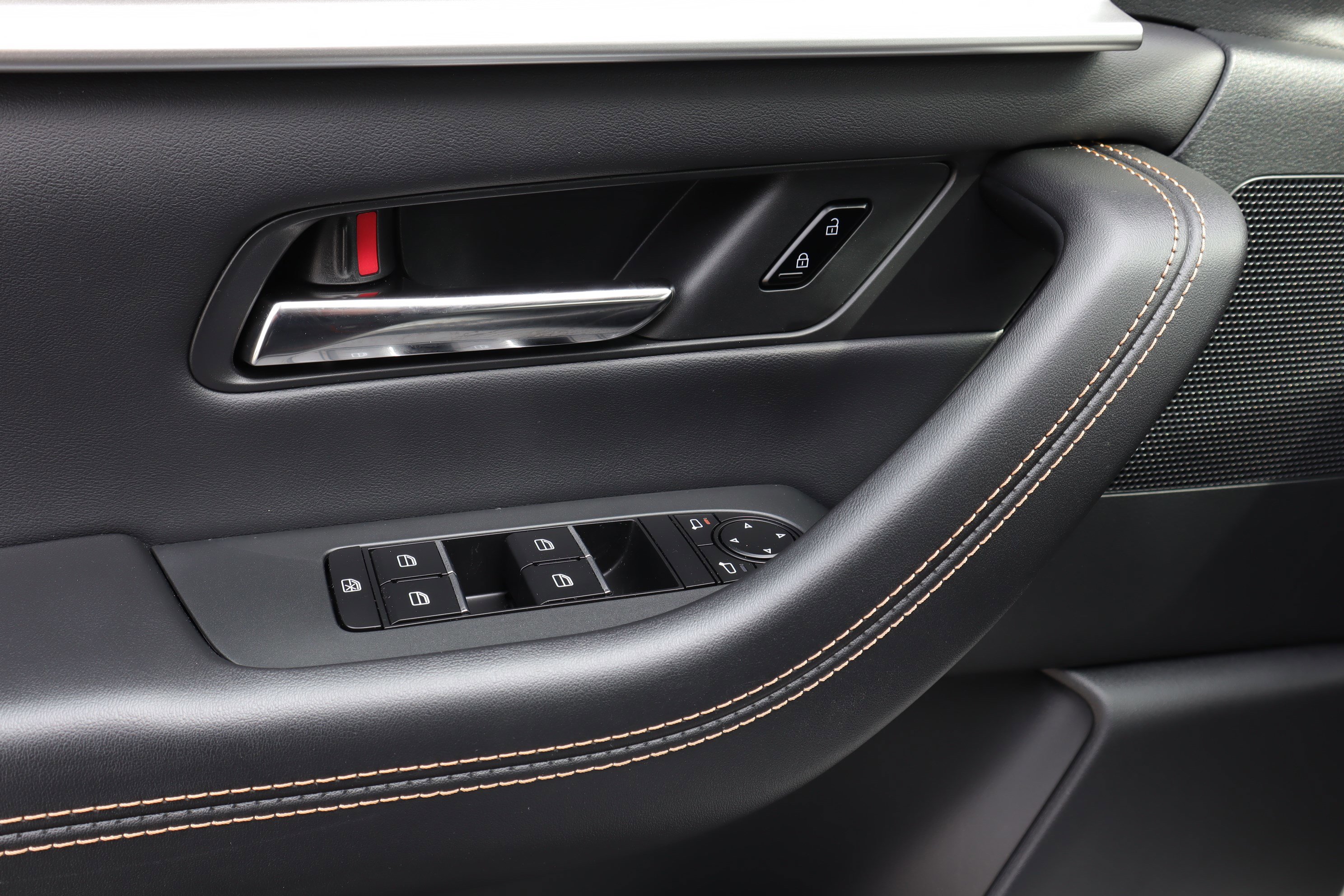 Certified 2025 MAZDA CX-90 Plug-In Hybrid w/Premium Sport image 22