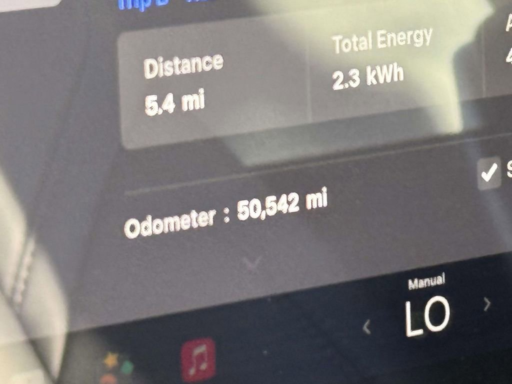 Used 2022 Tesla Model Y Long Range image 32