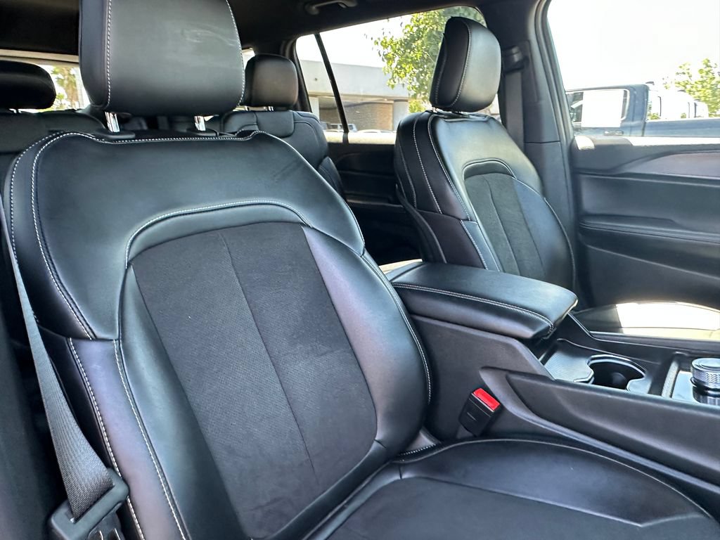 Certified 2025 Jeep Grand Cherokee L Altitude AWD/4WD image 17