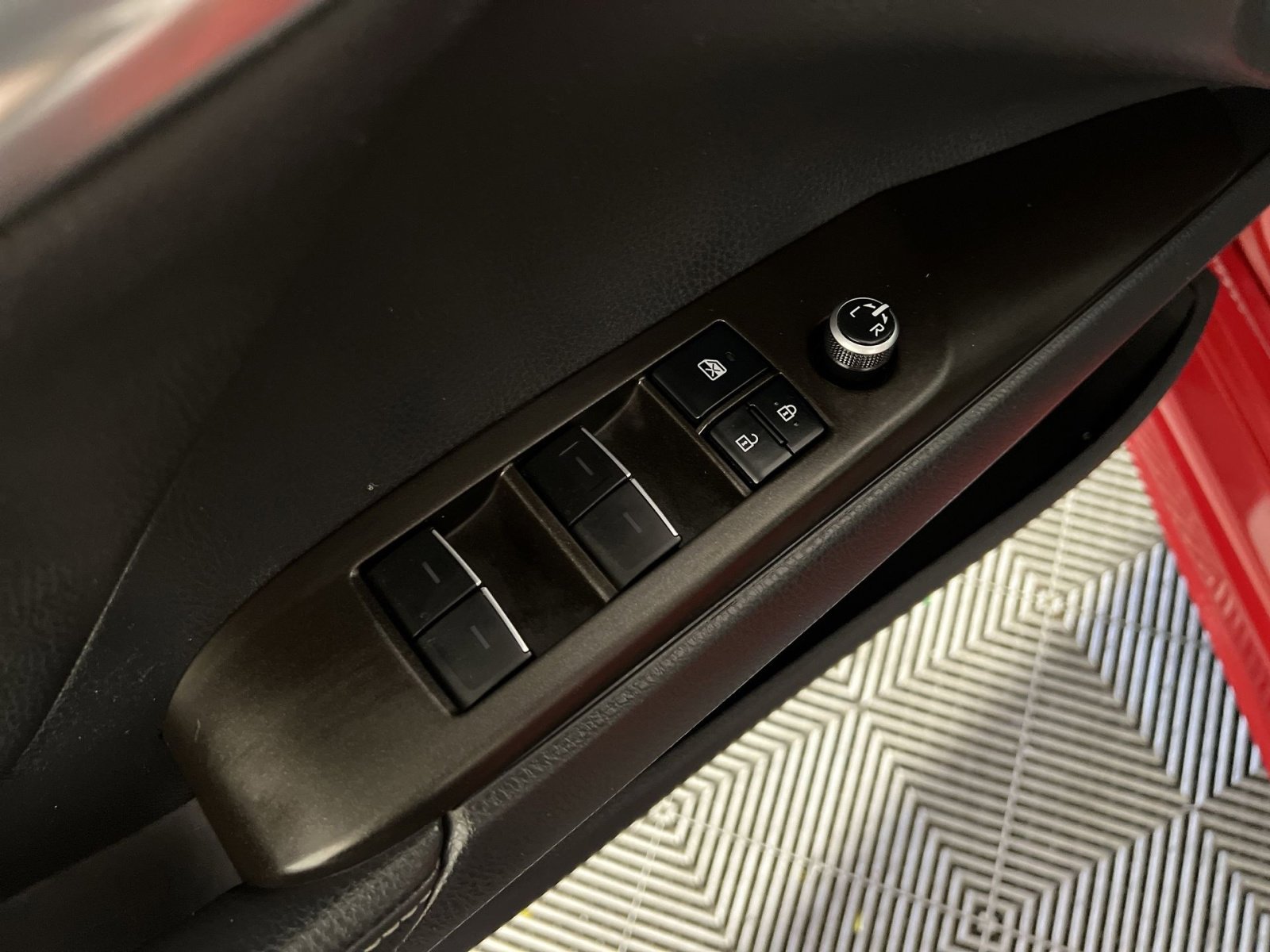 Used 2021 Toyota Camry XSE image 15