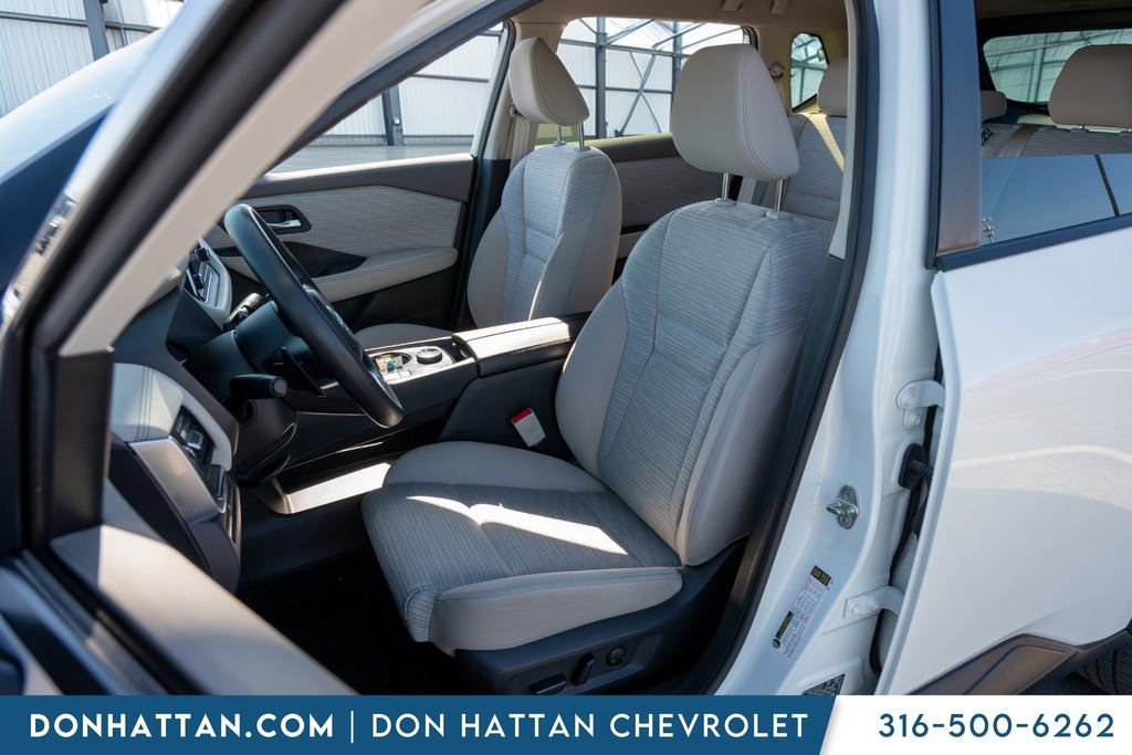 Used 2023 Nissan Rogue SV image 4