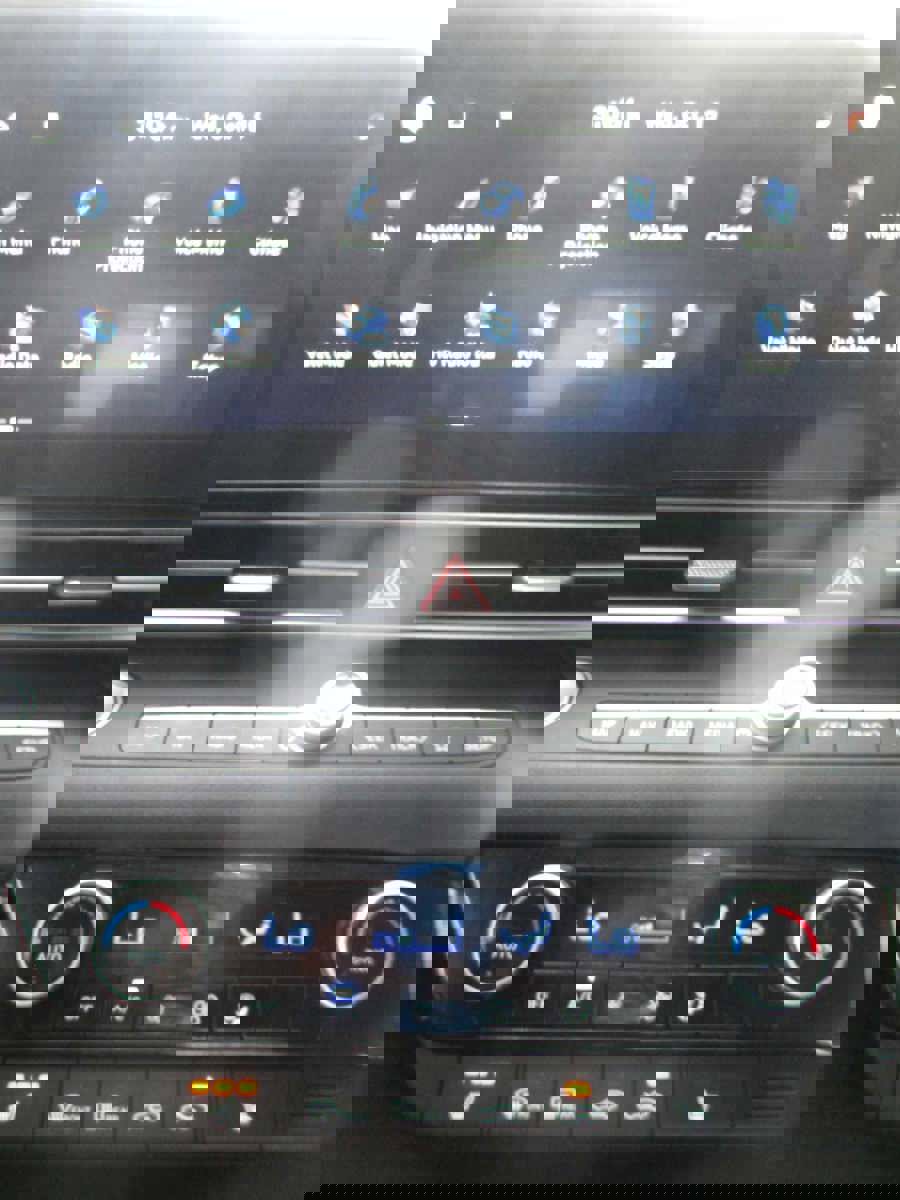 Used 2024 Hyundai Elantra SEL w/ Convenience Package image 11