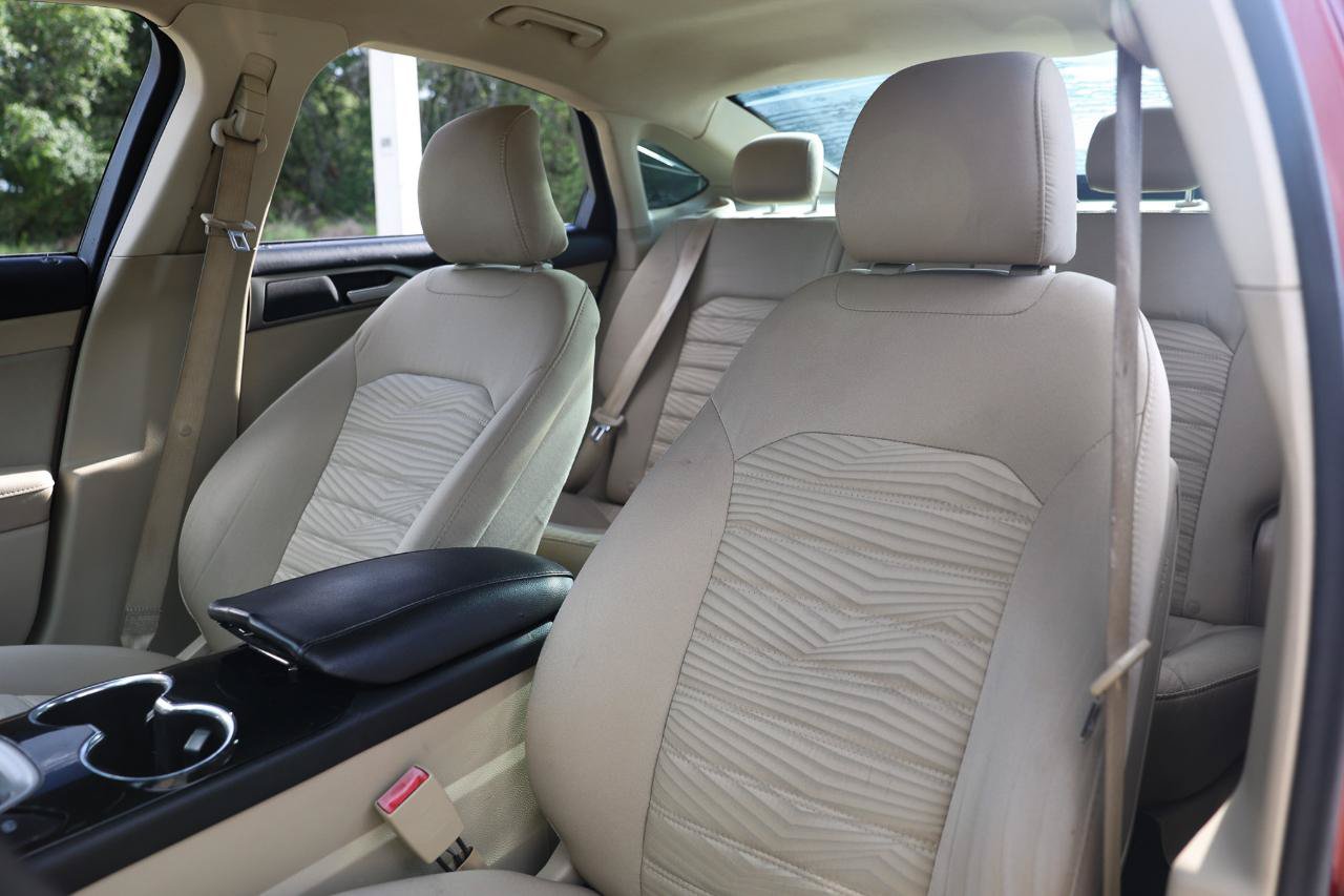 Used 2016 Ford Fusion SE FWD image 6