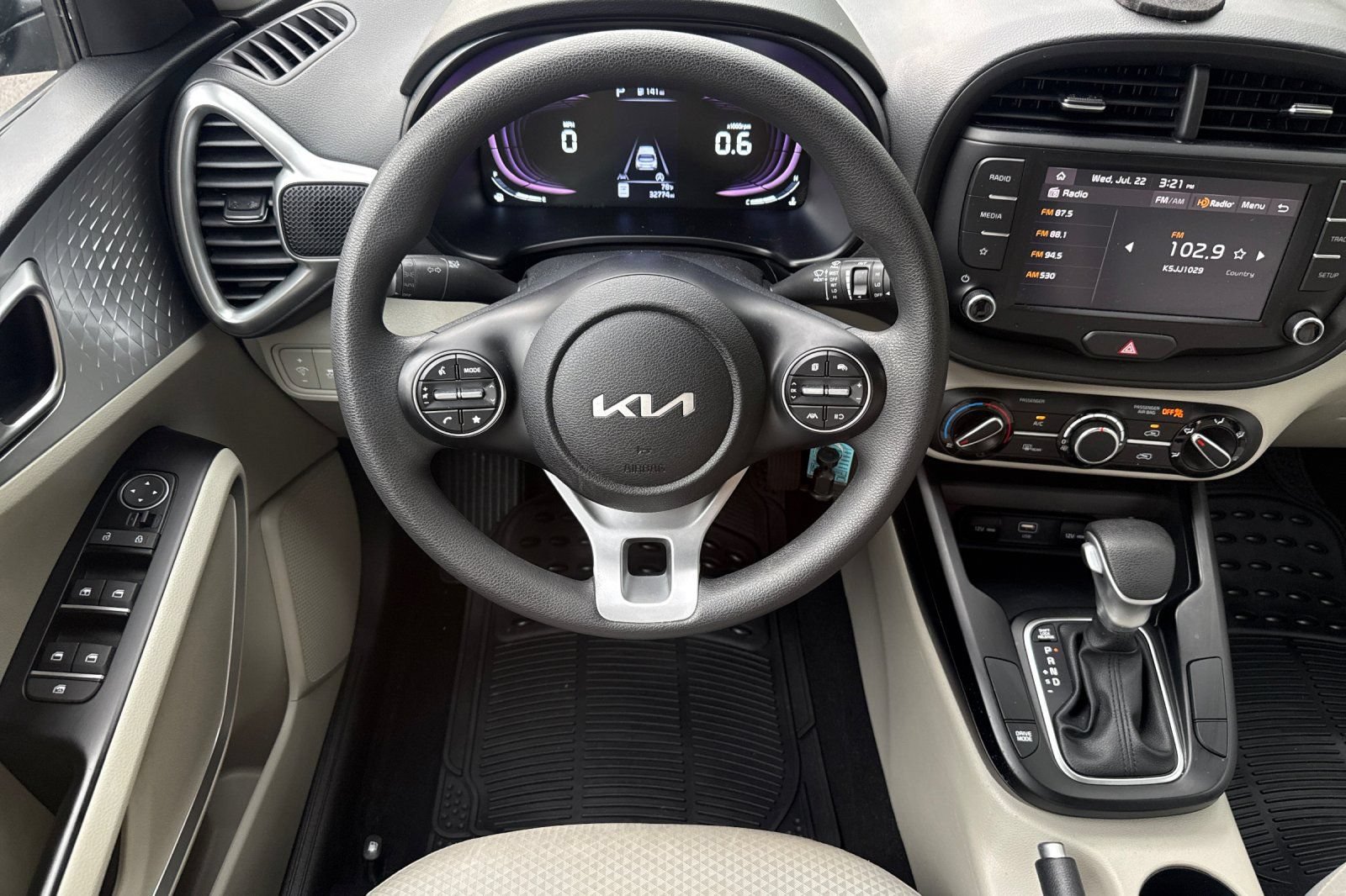 Used 2023 Kia Soul LX FWD image 18
