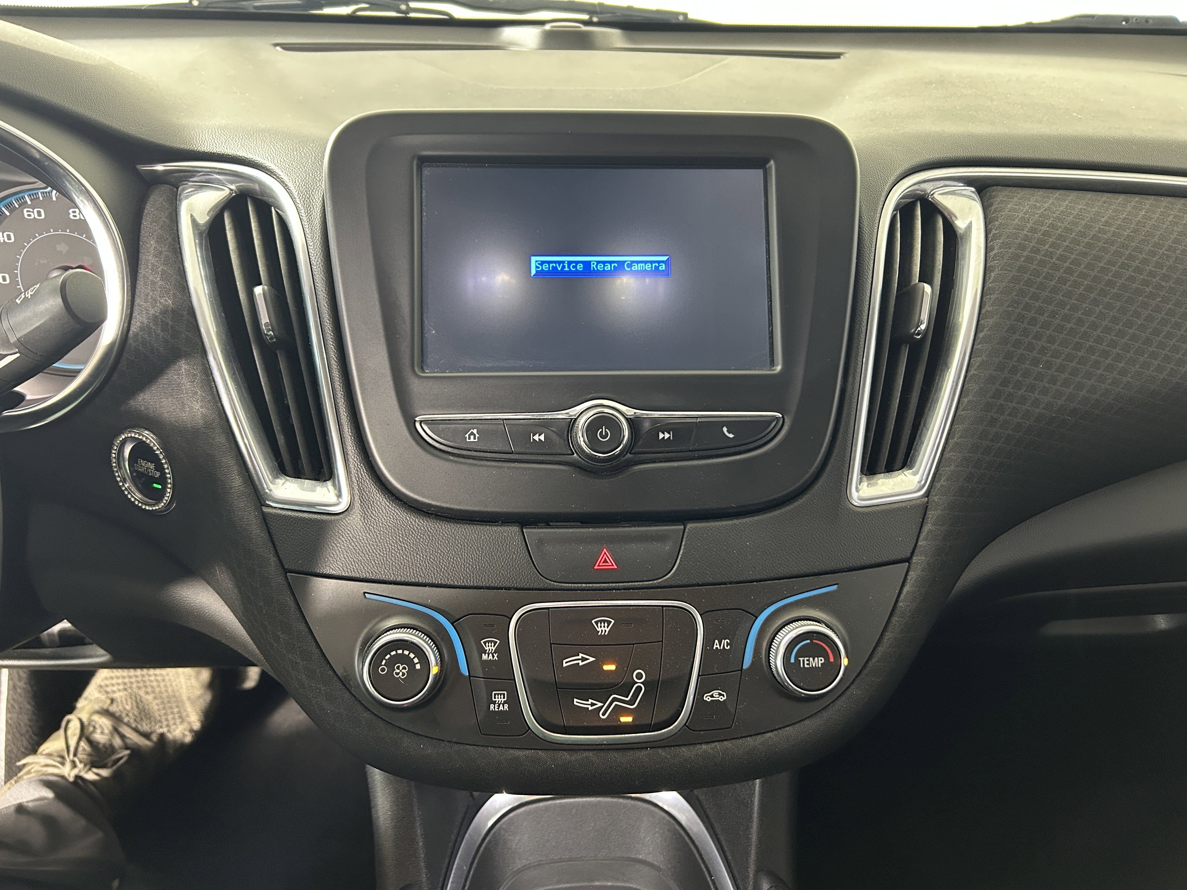 Used 2018 Chevrolet Malibu LT image 16