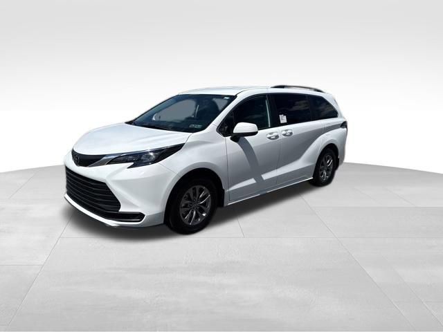 New 2026 Toyota Sienna LE
