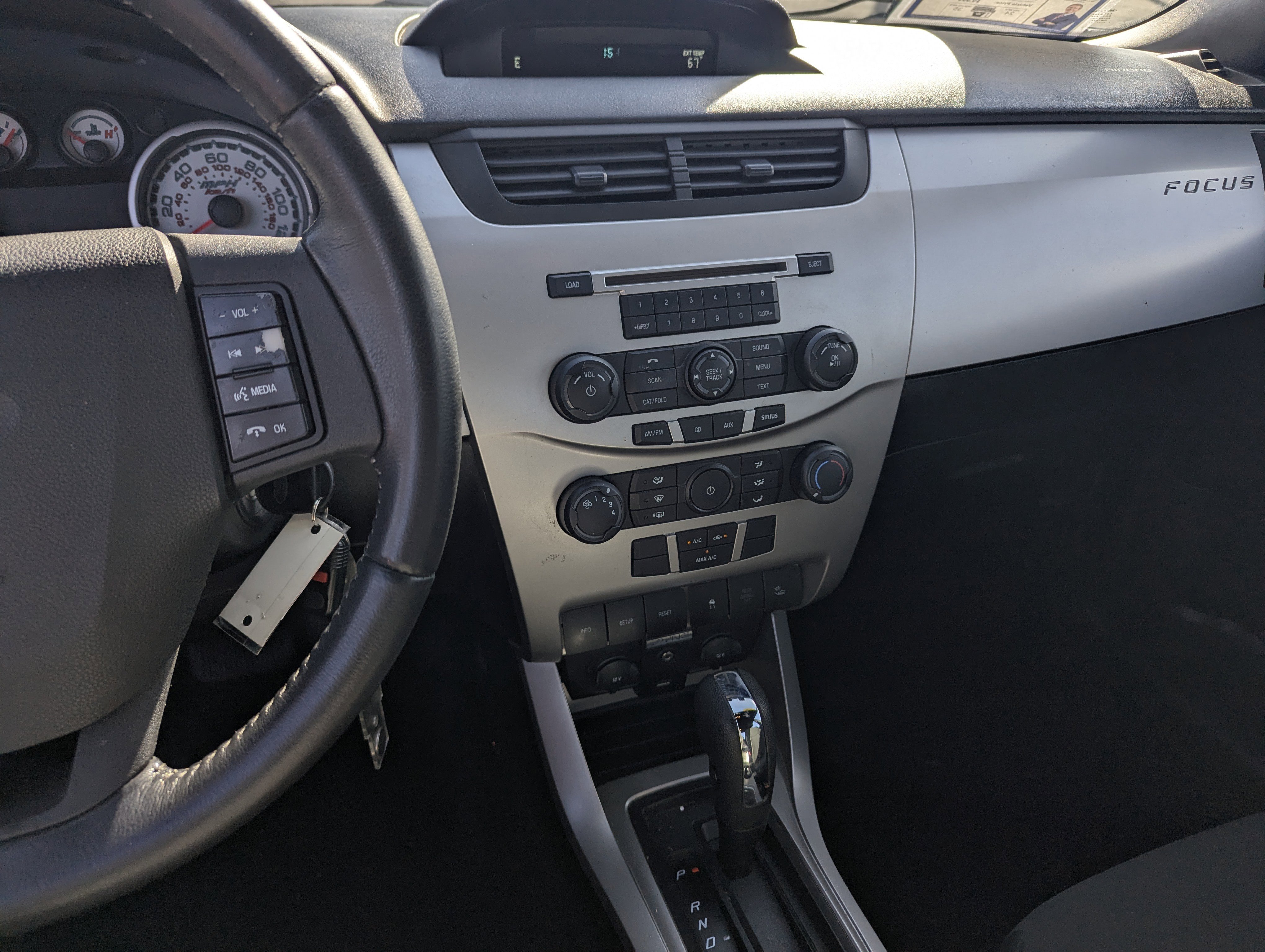 Used 2010 Ford Focus SES image 9