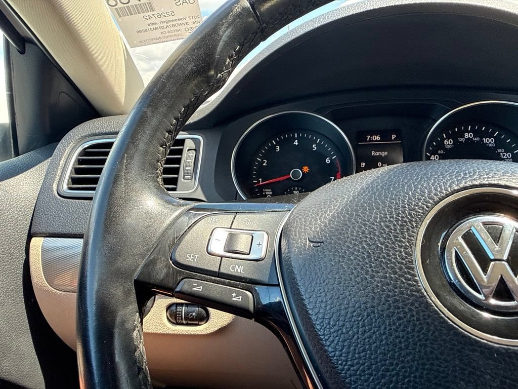 Used 2017 Volkswagen Jetta SE FWD image 17