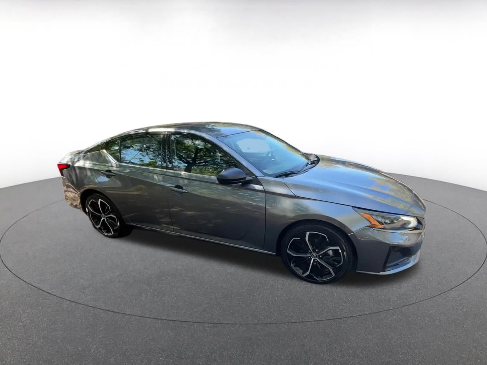 Used 2025 Nissan Altima 2.5 SR image 2