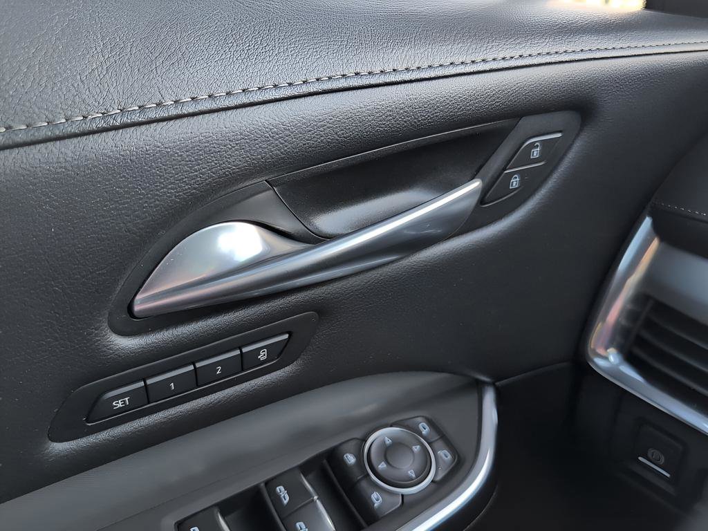 Used 2023 Cadillac XT4 Premium Luxury image 16