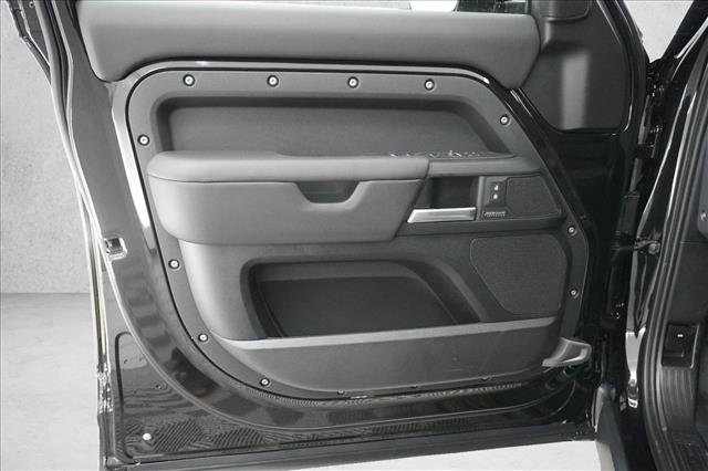 New 2026 Land Rover Defender 110 X-Dynamic SE AWD/4WD image 20