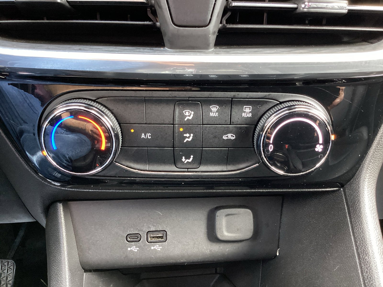 Used 2024 Buick Encore GX Sport Touring FWD image 21
