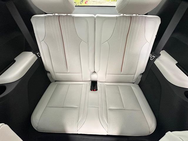 New 2026 Cadillac Vistiq Luxury image 16