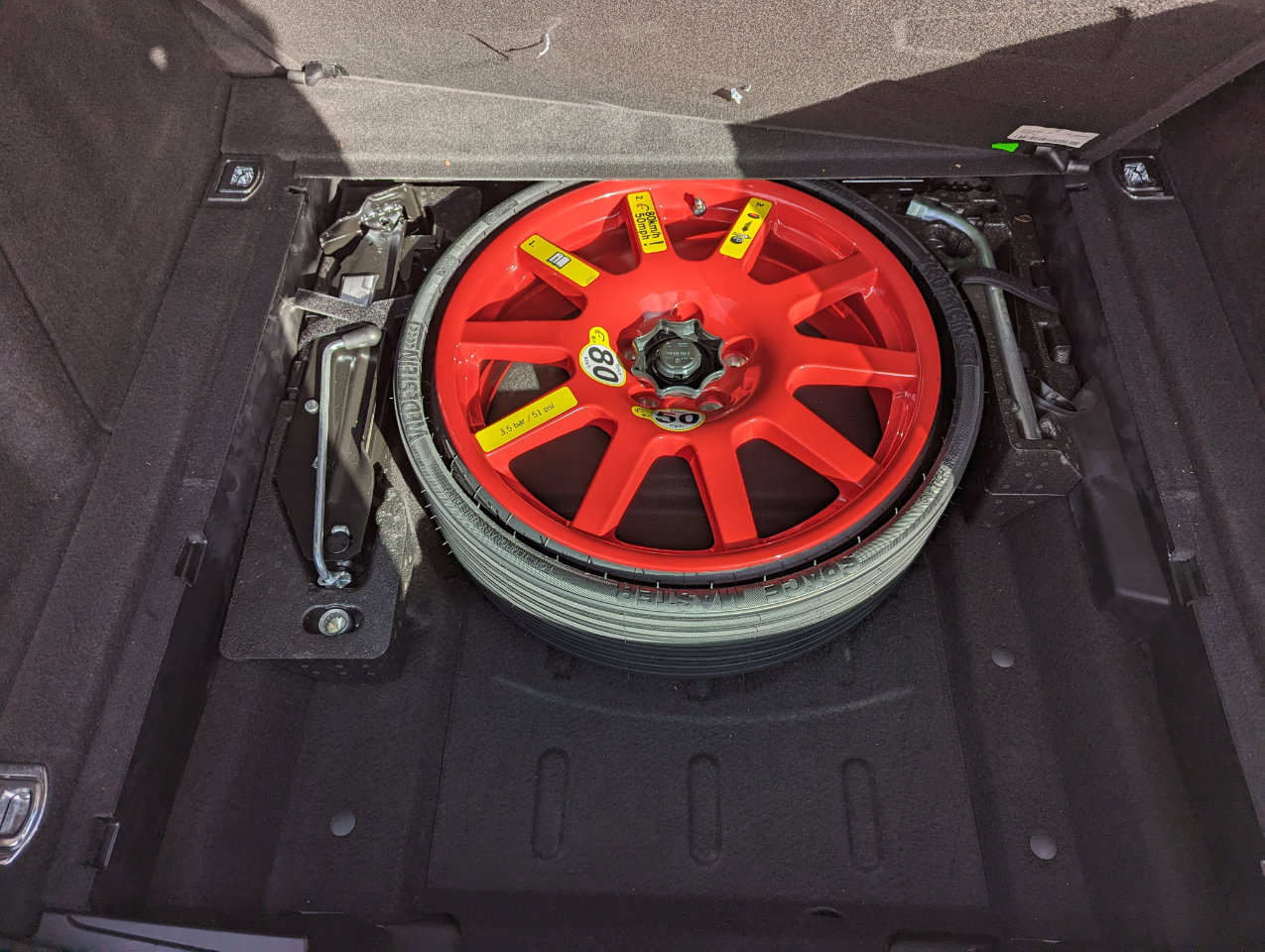 Used 2020 Porsche Macan AWD image 43