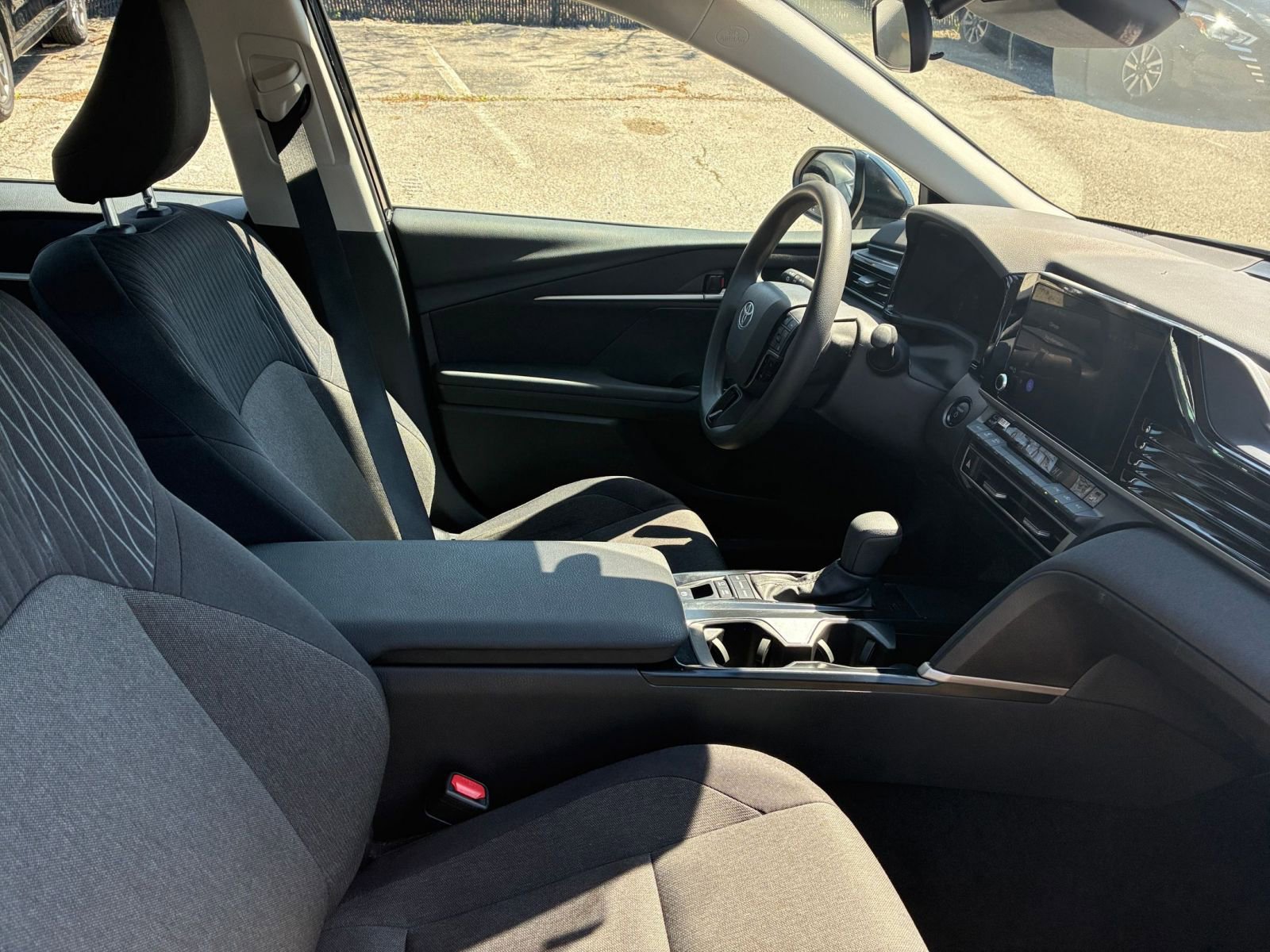 Used 2025 Toyota Camry LE image 31