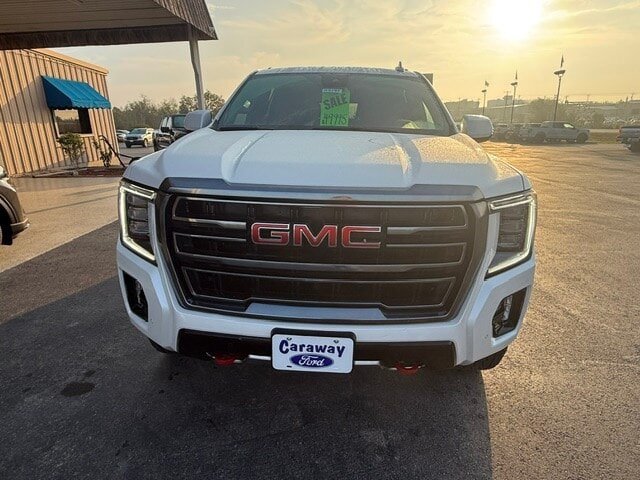 Used 2023 GMC Yukon AT4 AWD/4WD image 3