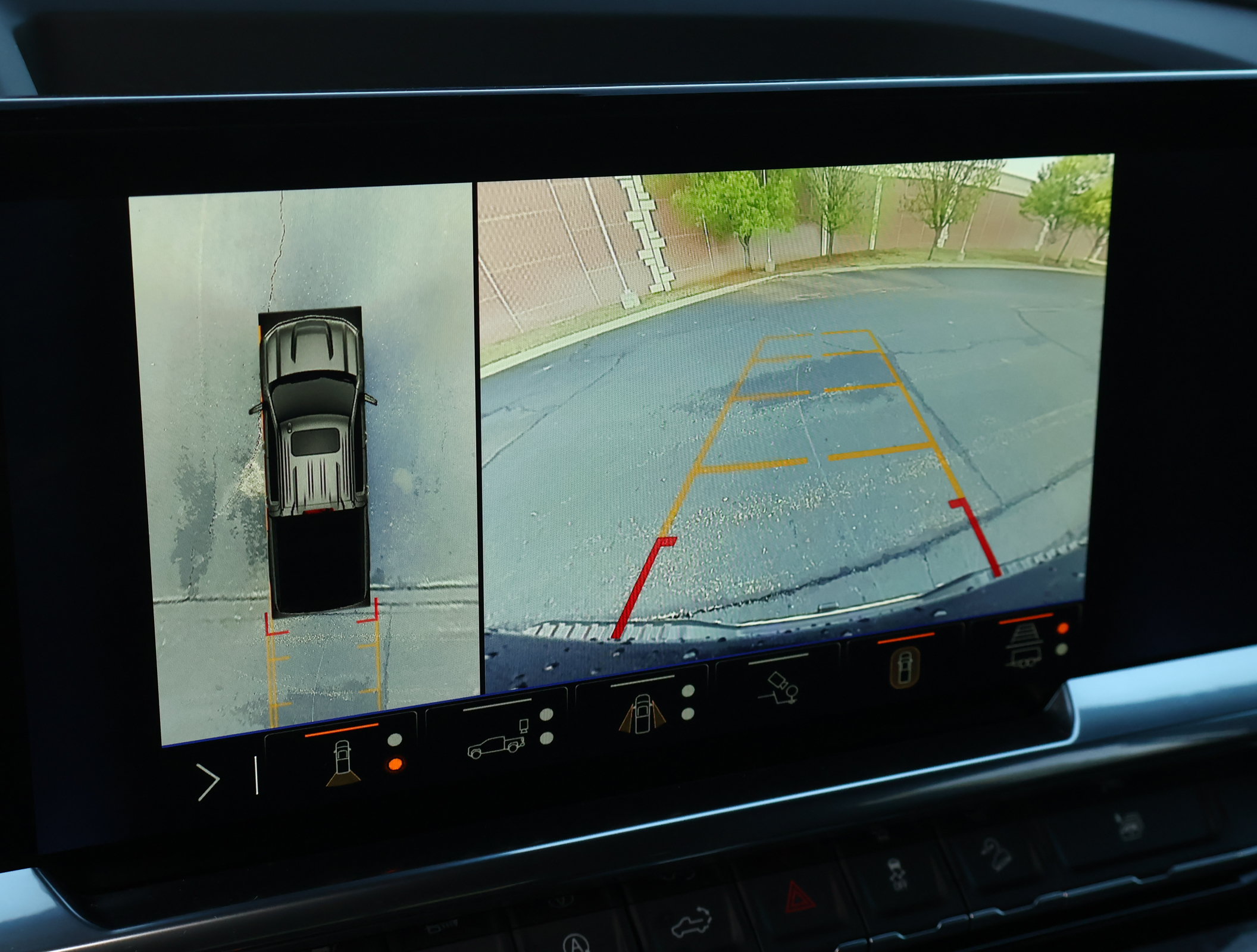 Used 2025 Chevrolet Silverado 1500 LTZ AWD/4WD image 5