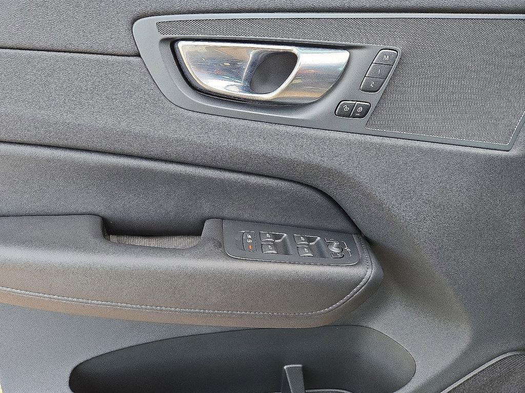 Certified 2023 Volvo XC60 B5 Plus w/ Climate Package image 22