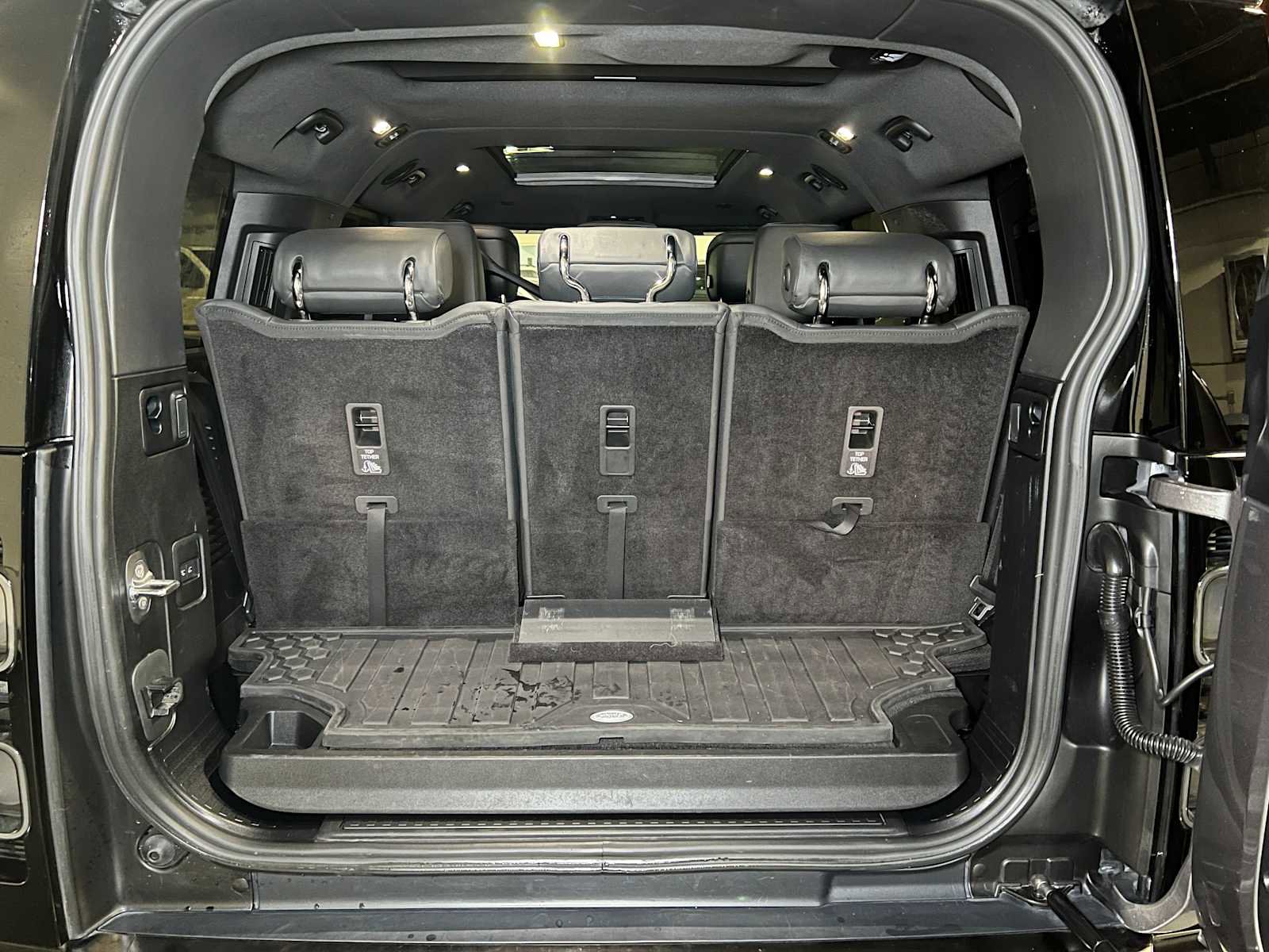 Used 2024 Land Rover Defender 130 X image 17