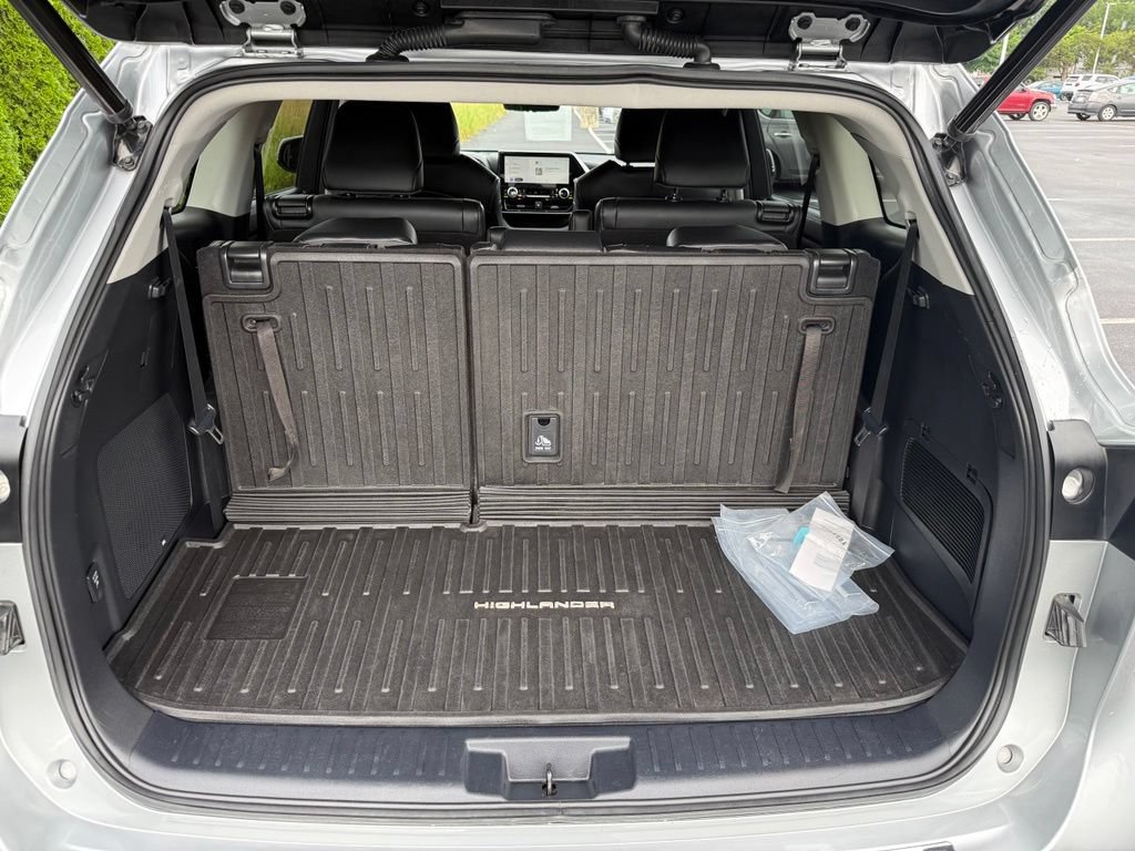 Used 2023 Toyota Highlander Platinum AWD/4WD image 39