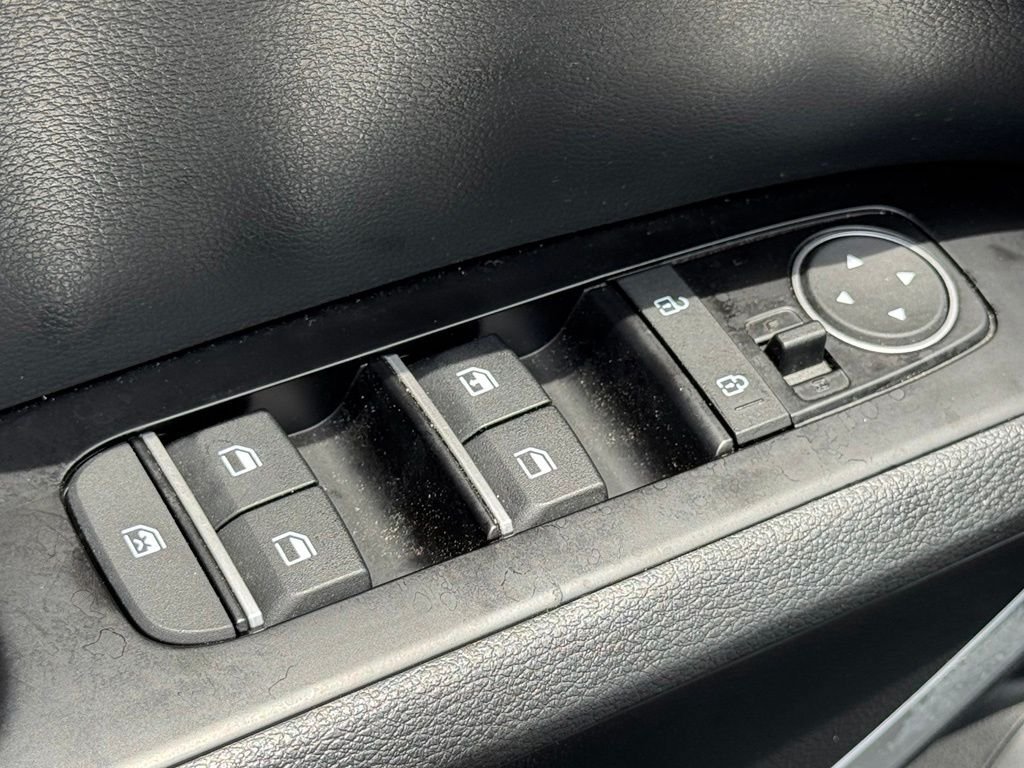 Used 2025 Kia Soul LX FWD image 19