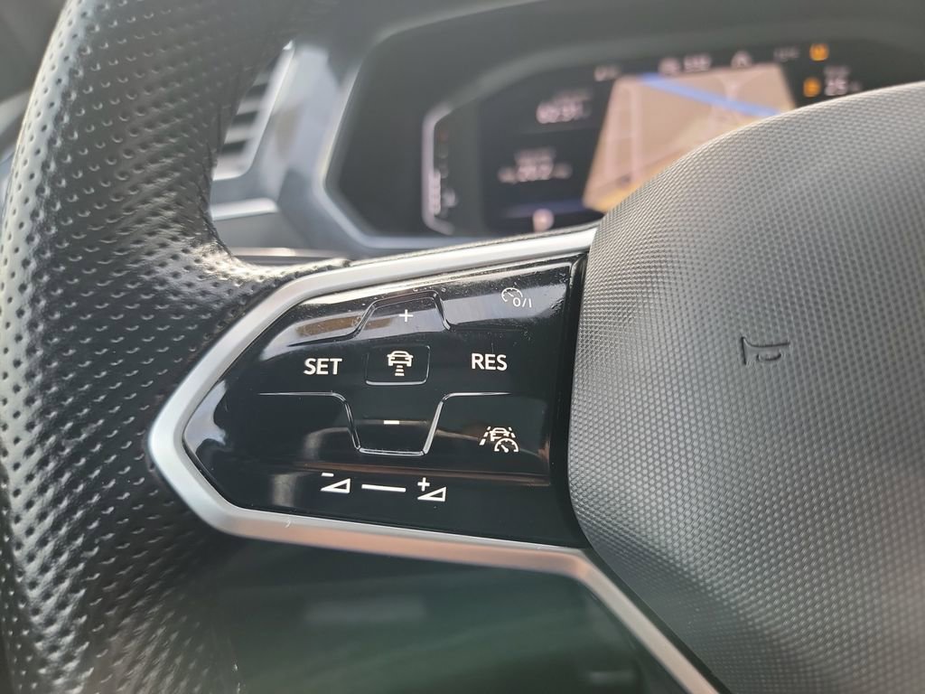 Used 2022 Volkswagen Tiguan SEL R-Line image 18